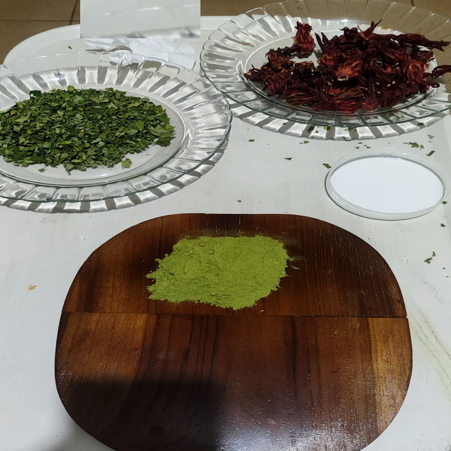 Moringa raw leaf and powder commodity presentation